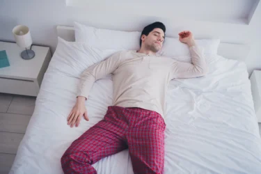 wearing breathable fabrics to bed